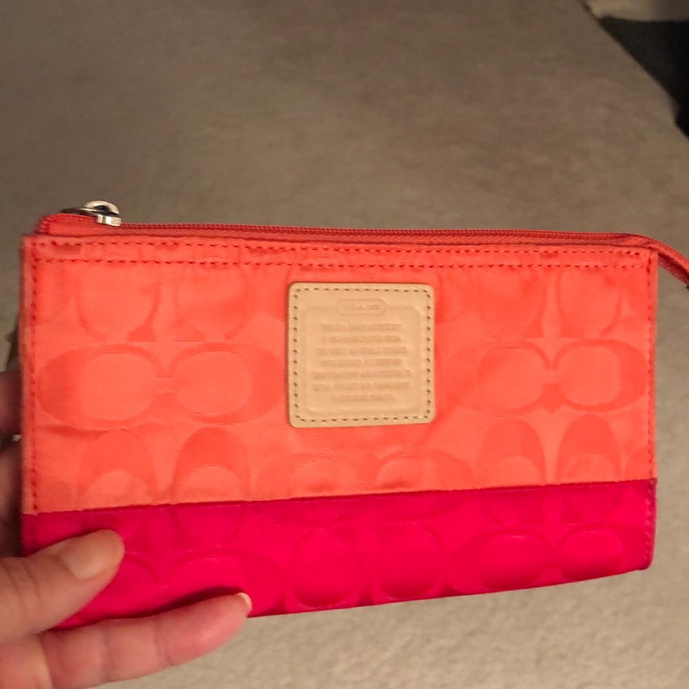 NWT Coach fabric coral/pink wristlet. Color is bright & pretty! Unlike photo